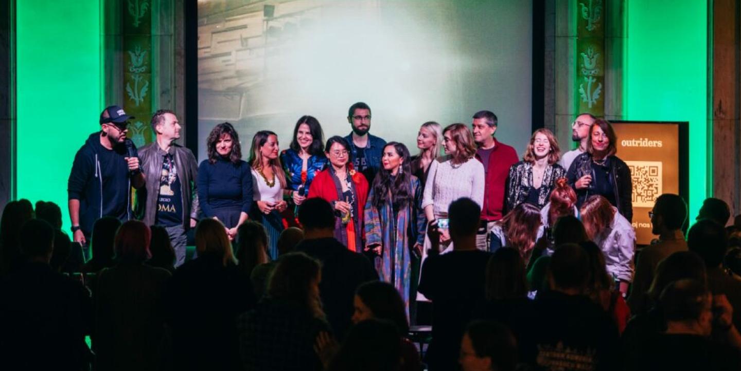  Команда Outriders