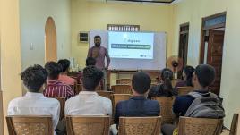 Arzath Areeff leading a media literacy workshop for local youth in Sri Lanka in Batticaloa. 